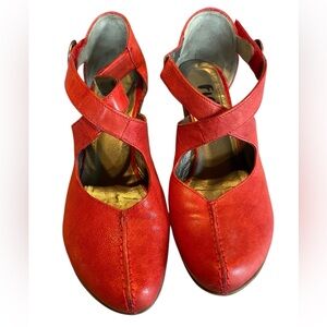 Fidji Cross Strap Shoes